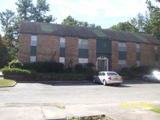 Village Green in Pine Bluff, AR - Building Photo