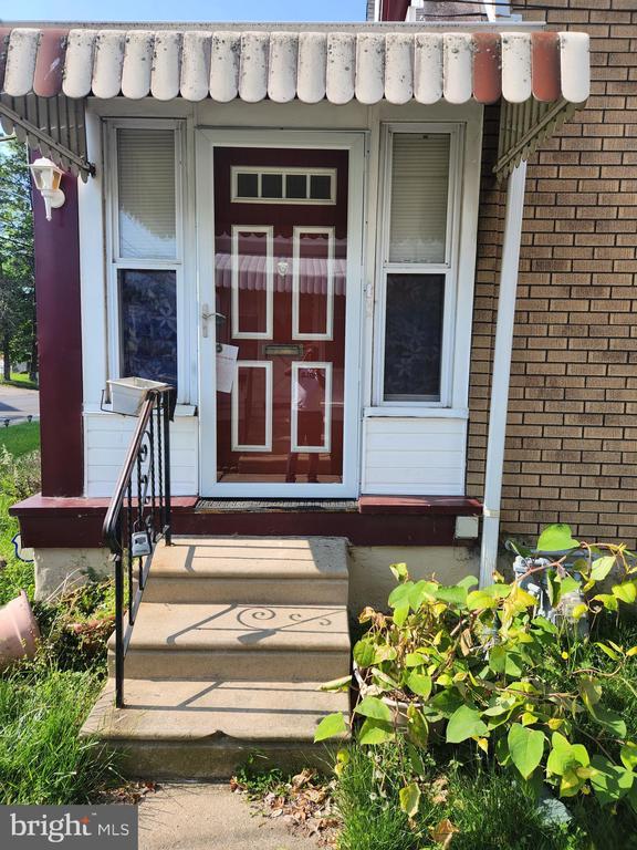 property at 810 Rundale Ave