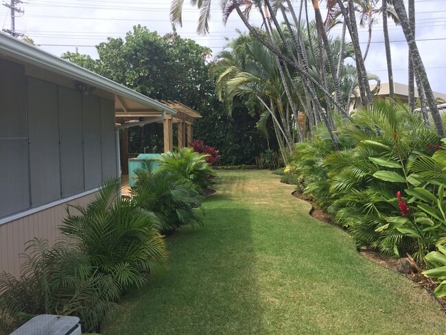 92 Aikahi Loop in Kailua, HI - Building Photo - Building Photo