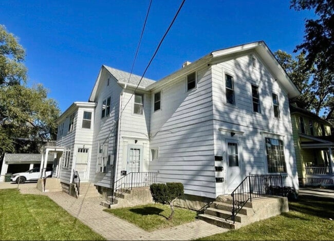 426 E Benton St, Unit 5 in Aurora, IL - Foto de edificio - Building Photo