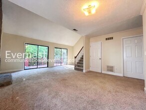 1174 Ridgecrest Ln SE in Smyrna, GA - Building Photo - Building Photo