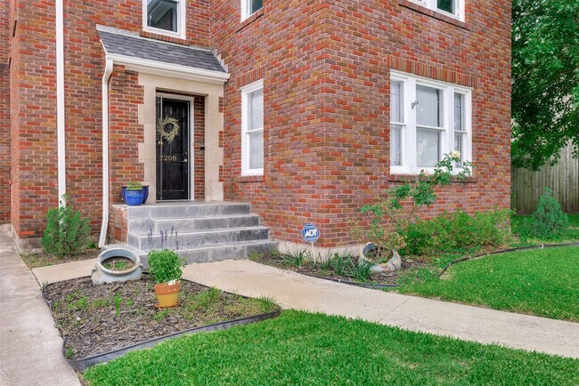 2208 Blodgett St in Houston, TX - Building Photo - Building Photo
