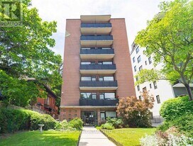 78 Warren Rd in Toronto, ON - Building Photo