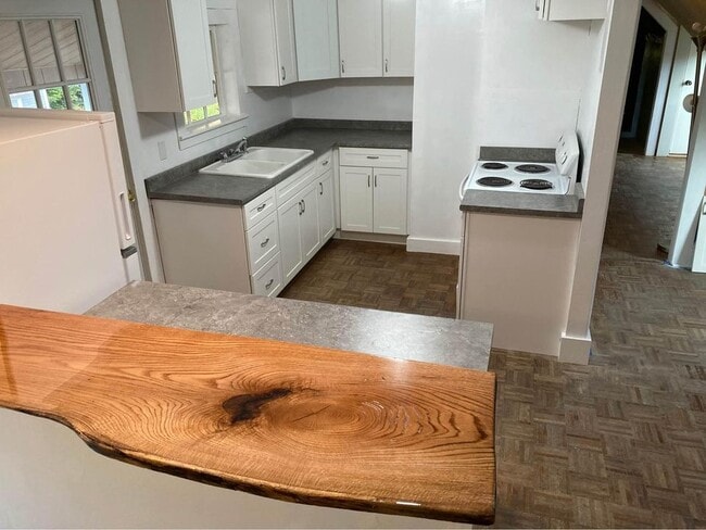 64 Valley St, Unit 2 in Keene, NH - Building Photo - Building Photo