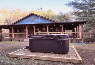 1564 Providence Rd in Pigeon Forge, TN - Foto de edificio - Building Photo