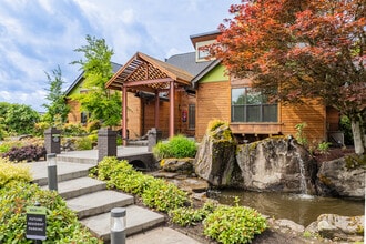 Squires Court Apartments in Clackamas, OR - Foto de edificio - Building Photo