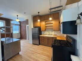 10 Grand St, Unit Carriage house in Poughkeepsie, NY - Building Photo