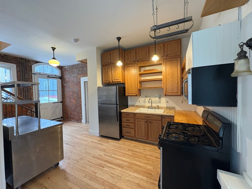 10 Grand St, Unit Carriage house in Poughkeepsie, NY - Foto de edificio