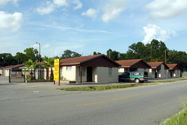 Weaver Road Apartments in Houston, TX - Building Photo - Building Photo