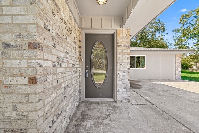 property at 1611 Drexel Dr