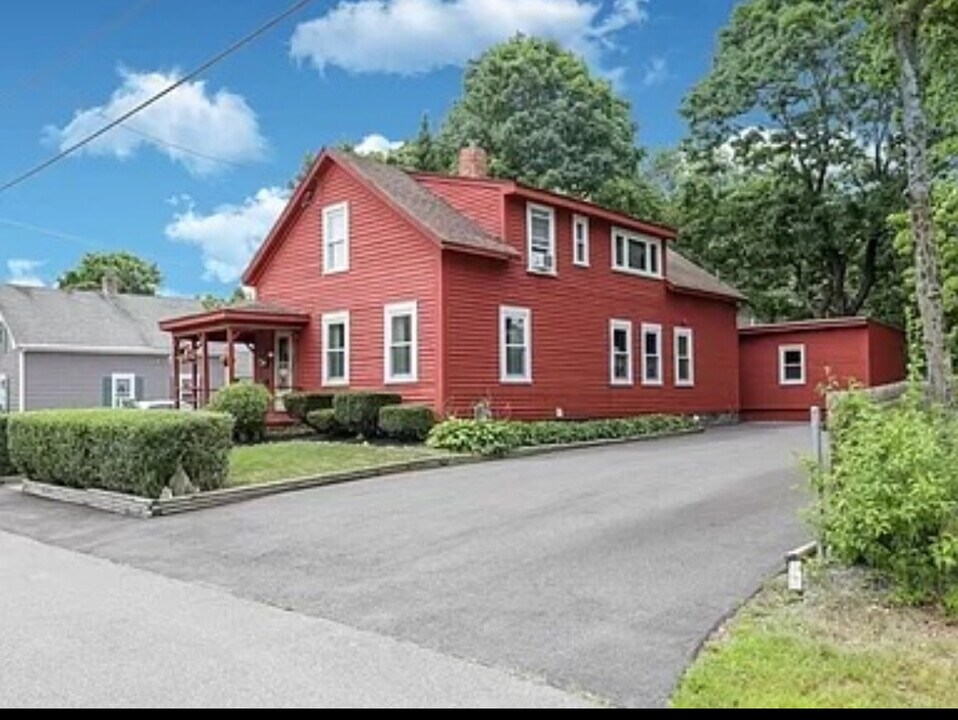 79 School St, Unit 2 in North Attleboro, MA - Foto de edificio