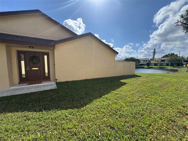 10858 NW 30th Pl in Sunrise, FL - Building Photo - Building Photo