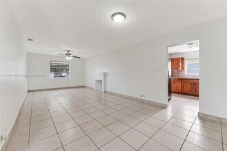 1059 NW 48th St in Miami, FL - Building Photo - Building Photo