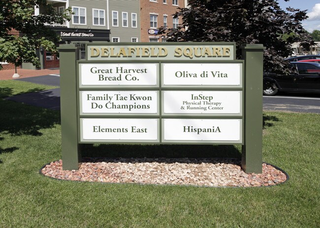 Delafield Square in Delafield, WI - Building Photo - Building Photo