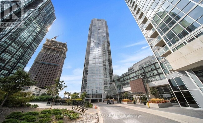 2916 Hwy 7 W in Vaughan, ON - Building Photo - Building Photo