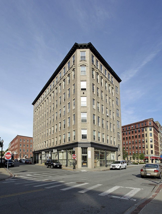 The Wingate in Haverhill, MA - Foto de edificio - Building Photo