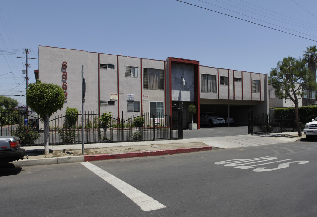 6862 Simpson Ave in North Hollywood, CA - Building Photo