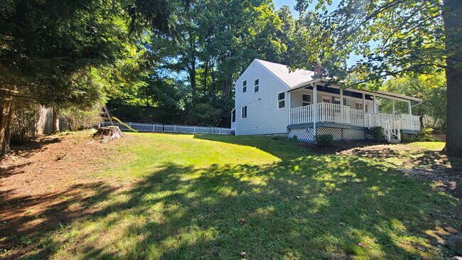 15 Stock Pl in Manchester, CT - Building Photo - Building Photo