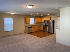 5539 Boston Ct in Johnston, IA - Building Photo - Building Photo