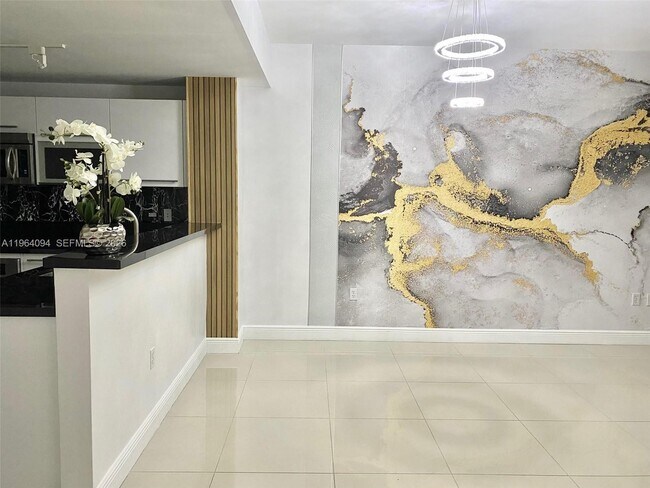 244 Biscayne Blvd in Miami, FL - Building Photo - Building Photo