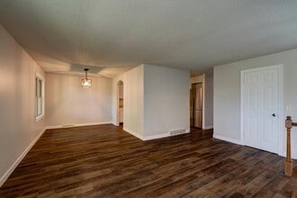 390 Columbus Ct in Sun Prairie, WI - Building Photo - Building Photo