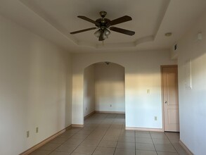2115 Cross St in Laredo, TX - Building Photo - Building Photo