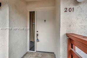 615 NW 210th St in Miami, FL - Building Photo - Building Photo