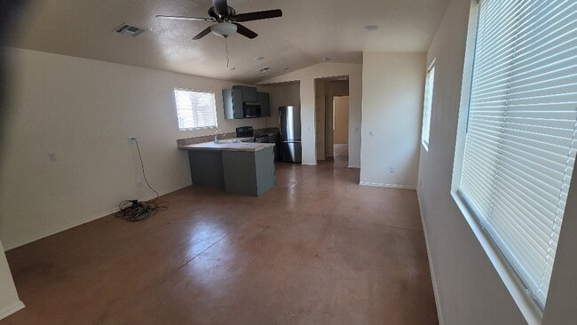 1490 Tonto Dr in Bullhead City, AZ - Building Photo - Building Photo