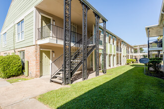 Casa Verde Apartments in Houston, TX - Building Photo - Building Photo