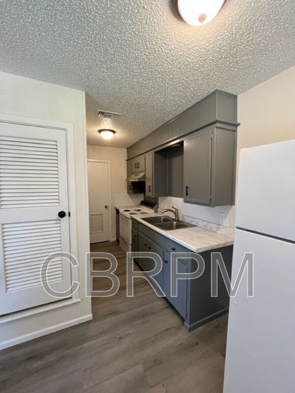 1105 52nd St in Lubbock, TX - Foto de edificio - Building Photo