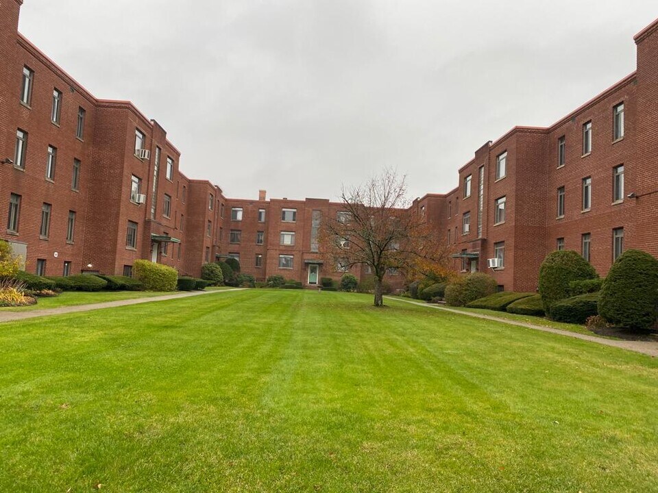 20 Ashland St, Unit 1R in Worcester, MA - Building Photo