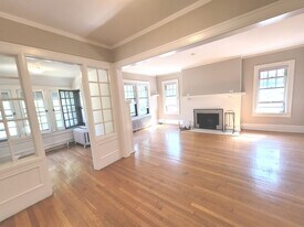 2541 N Lake Dr in Milwaukee, WI - Building Photo