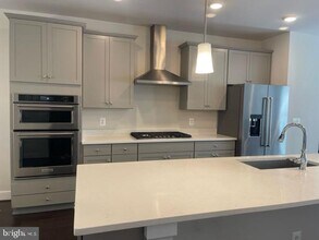 533 Shorthorn Way in Rockville, MD - Building Photo - Building Photo