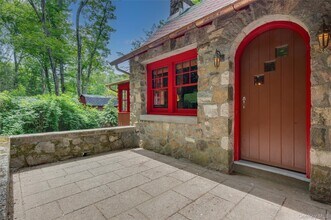 16 Locust Dr in Cold Spring, NY - Building Photo - Building Photo