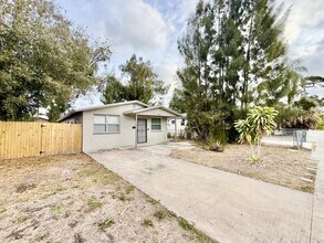 4327 14th Ave S in St. Petersburg, FL - Foto de edificio - Building Photo