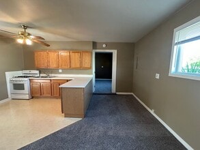 1441 Coldwell Ave in Modesto, CA - Building Photo - Building Photo