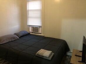 740 Edgar Rd, Unit 2 in Elizabeth, NJ - Building Photo - Building Photo