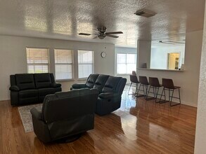 867 Spyglass Dr in New Braunfels, TX - Foto de edificio - Building Photo