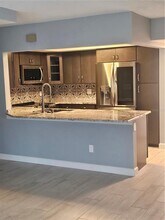 5220 Brittany Dr S in St. Petersburg, FL - Building Photo - Building Photo