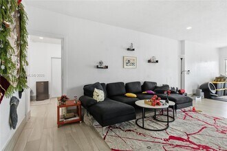 5737 SW 6th St in Miami, FL - Building Photo - Building Photo