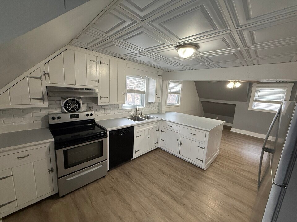 11 Chadwick St, Unit 2 in Worcester, MA - Building Photo