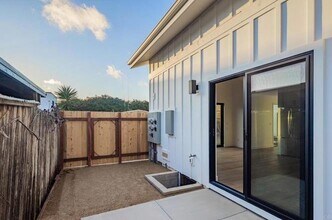 250 Hillcrest Dr in Encinitas, CA - Building Photo - Building Photo