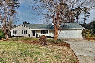 2219 N Landing Run in Marietta, GA - Building Photo