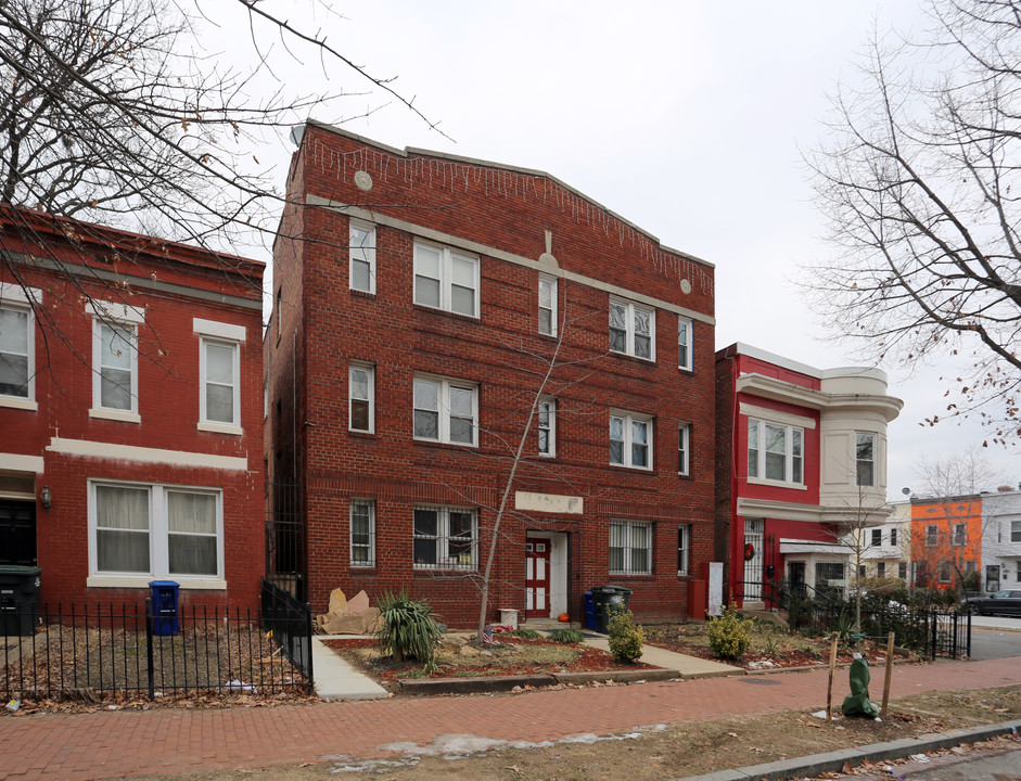 305 P St NW in Washington, DC - Building Photo