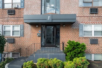 Longshore Apartments in Philadelphia, PA - Foto de edificio - Building Photo