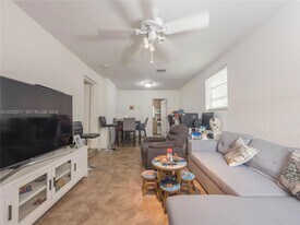 410 Pinecrest Dr, Unit B in Miami Springs, FL - Building Photo