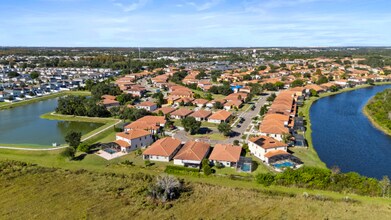 2926 Siesta View Dr in Kissimmee, FL - Foto de edificio - Building Photo