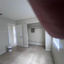 114 SW 67th Terrace in Pembroke Pines, FL - Building Photo - Building Photo