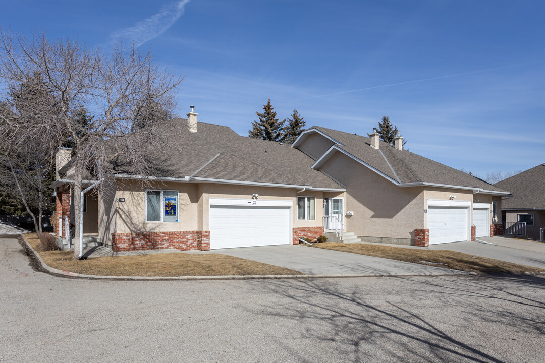 36 Harvest Lake NE in Calgary, AB - Building Photo