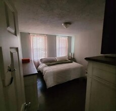 1939 W 52nd St, Unit upper unit in Cleveland, OH - Building Photo - Building Photo